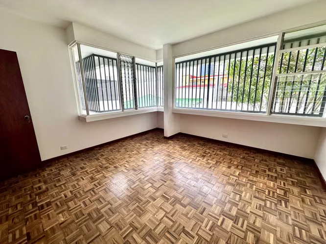 SE ALQUILA IMPRESIONANTE CASA EN ROHRMOSER NUNCIATURA
