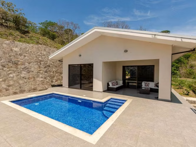 3 bedroom 2 Bathroom Roca Verde with Pool