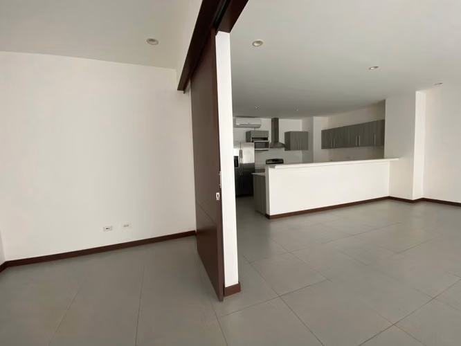 Apartamento en distrito 4 - Imagen 2