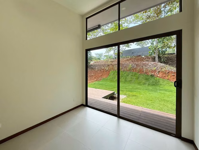 Casas de 1 nivel en proyecto cerca de Playa Bejuco, Parrita (MV).