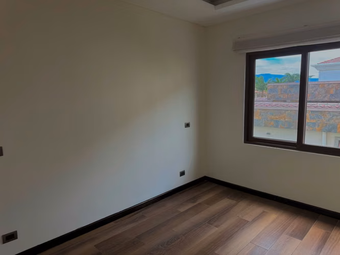 SE ALQUILA / VENTA CASA MODERNA* - Imagen 13