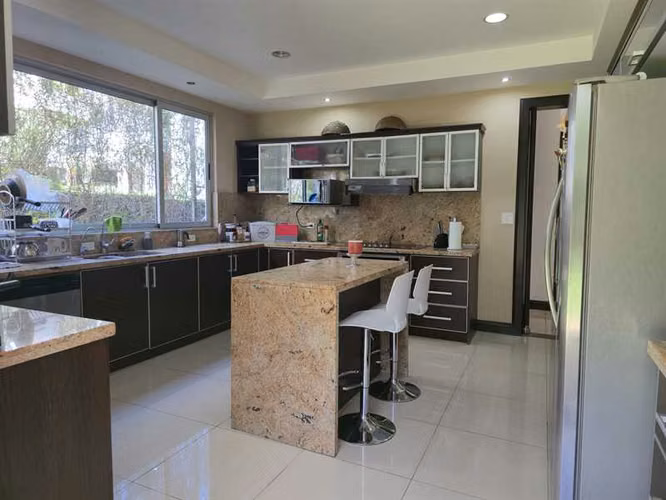 ALQUILER/VENTA – CASA CONTEMPORÁNEA EN ESCAZÚ*