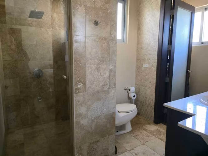 ALQUILER/VENTA – CASA CONTEMPORÁNEA EN ESCAZÚ*