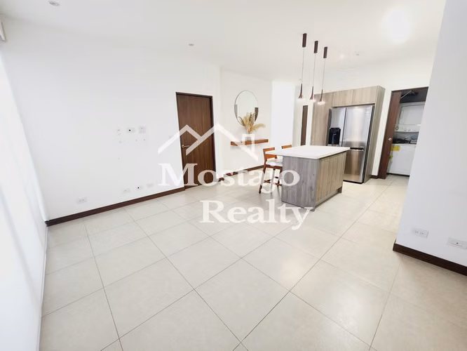 Alquiler de apartamento,  2 parqueos, espacio flex, Roble Sabana, Parques del Sol, Santa Ana - Imagen 1