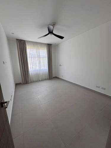 VENTA – TOWNHOUSE EN SANTA ANA* - Imagen 11