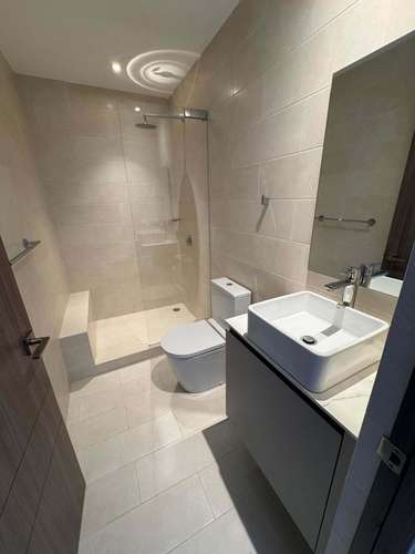 VENTA – TOWNHOUSE EN SANTA ANA* - Imagen 6