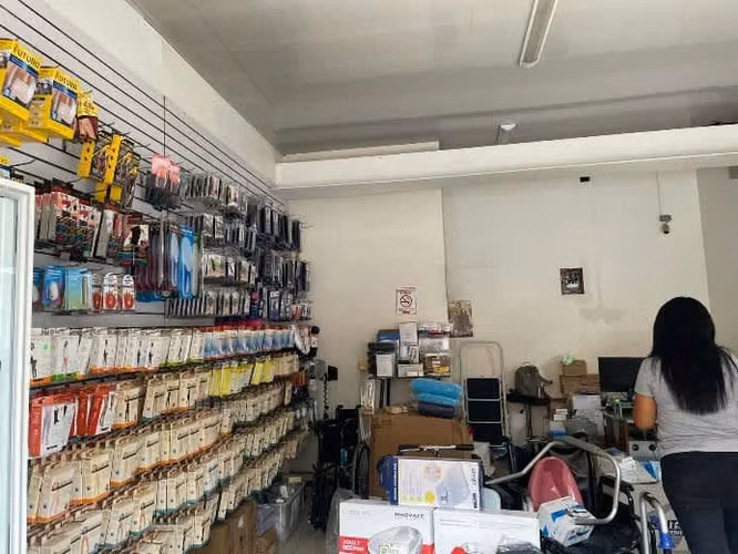 Venta de edificio con locales y apartamentos en Barrio Aranjuez -EU