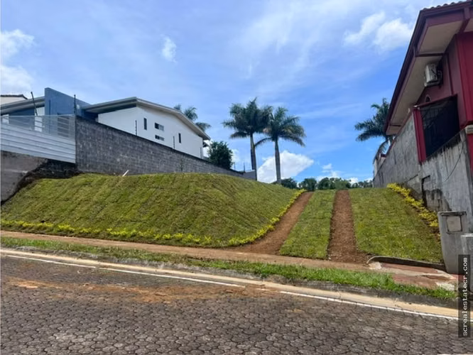SE VENDE LOTE EN BELÉN DE HEREDIA PRECIO NEGOCIABLE - Imagen 1