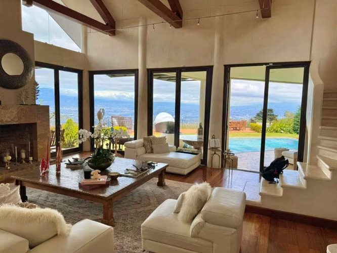 VENTA HERMOSA MANSIÓN APOSENTO ALTO EN ESCAZÚ