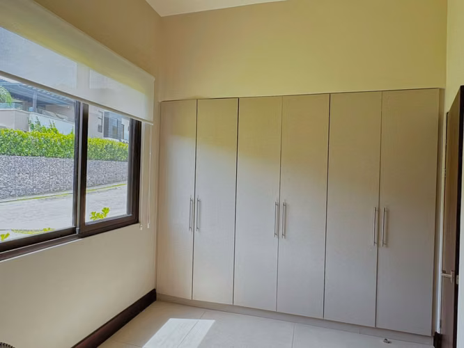 SE VENDE O ALQUILA CASA SANTA ANA* - Imagen 11