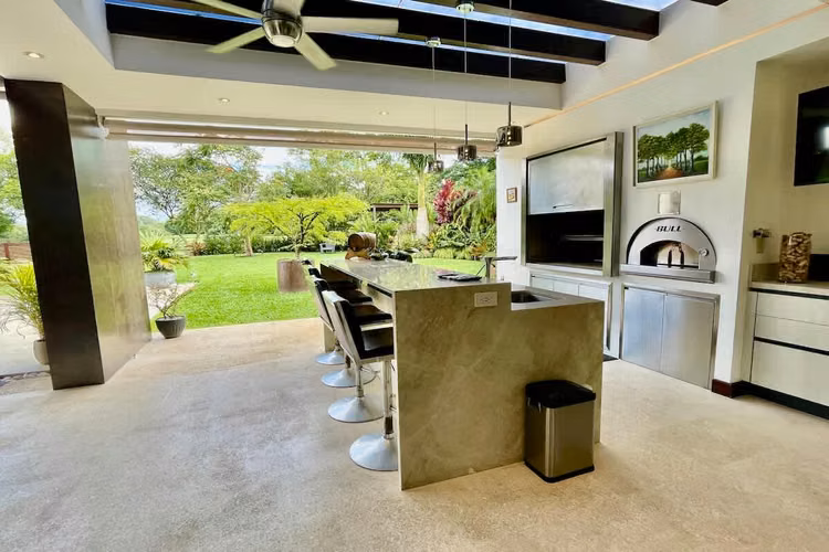 Se Vende Hermosa Casa Luxury Contemporánea con Piscina y Vista al Golf en Valle del Sol, Santa Ana.