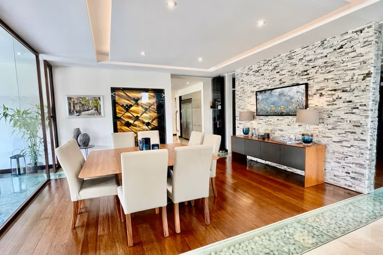 Se Vende Hermosa Casa Luxury Contemporánea con Piscina y Vista al Golf en Valle del Sol, Santa Ana.
