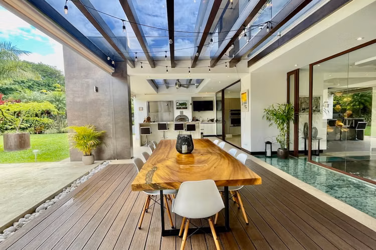 Se Vende Hermosa Casa Luxury Contemporánea con Piscina y Vista al Golf en Valle del Sol, Santa Ana.