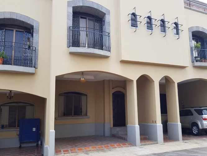VENTA DE CASA EN CONDOMINIO PARA INVERSION