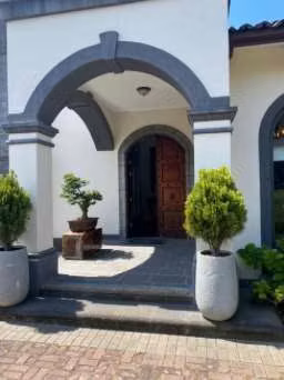 SE VENDE CASA BUDA – VILLA REAL, SANTA ANA*