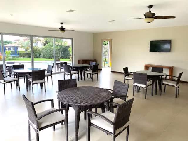 Venta de Lote REBAJADO en Santa Ana, Piedades - Condominio de Lujo