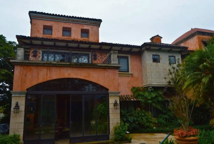 SE VENDE MANSION EN  SANTO DOMINGO HEREDIA DENTRO RESIDENCIAL 5DOM/6BAÑOS - Imagen 5