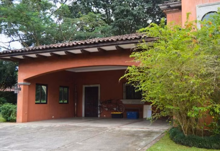 SE VENDE MANSION EN  SANTO DOMINGO HEREDIA DENTRO RESIDENCIAL 5DOM/6BAÑOS - Imagen 10