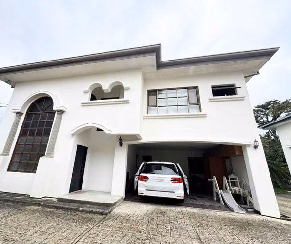 id # 40072 Se vende casa en Curridabat Ayarco.