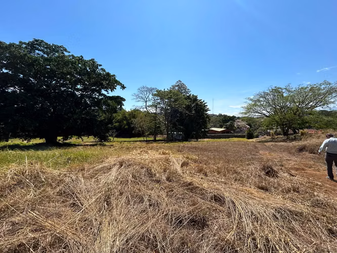 Propiedad para desarrollo residencial o comercial (Alta Densidad)