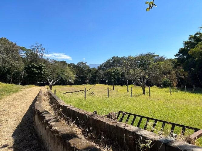 Propiedad para desarrollo residencial o comercial (Alta Densidad)