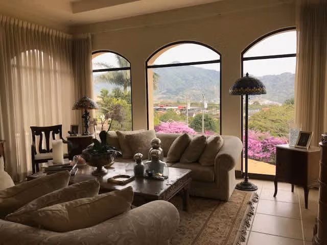 id # 40119 Exclusiva residencia en venta – Colinas de Montealegre