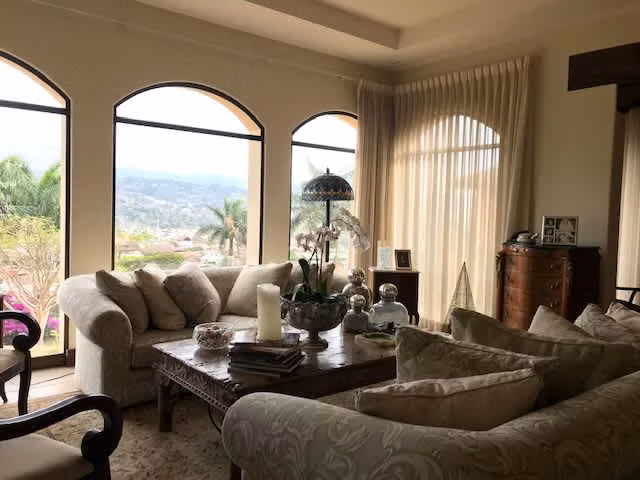 id # 40119 Exclusiva residencia en venta – Colinas de Montealegre