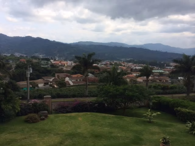 id # 40119 Exclusiva residencia en venta – Colinas de Montealegre