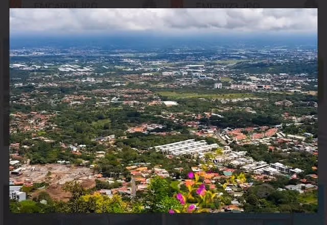 Venta de Espectacular Casa con Vista Inmejorable, Santa Ana. 5775 - Imagen 7