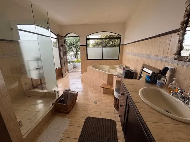 Venta de casa en condominio con piscina propia y vistas espectaculares, 5777