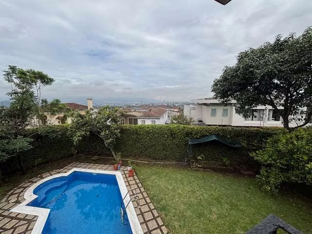 Venta de casa en condominio con piscina propia y vistas espectaculares, 5777