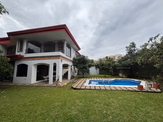 Venta de casa en condominio con piscina propia y vistas espectaculares, 5777