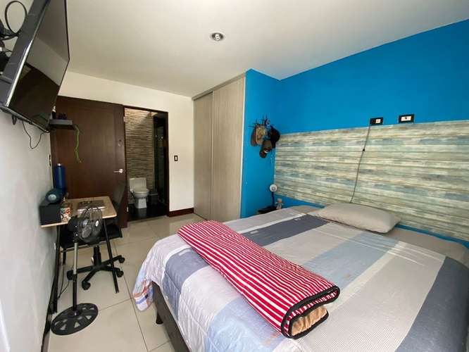 En Venta | Casa de 4 Habitaciones con Terraza en Condominio con Piscina – Santa Ana 23958 - Imagen 17