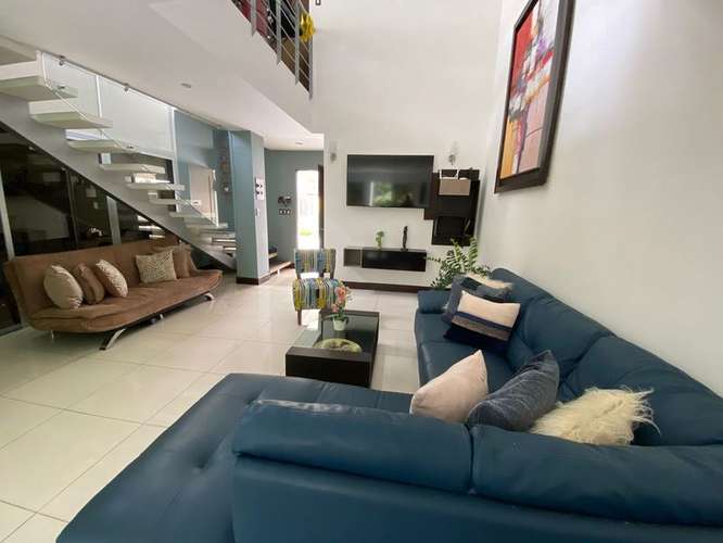 En Venta | Casa de 4 Habitaciones con Terraza en Condominio con Piscina – Santa Ana 23958 - Imagen 6