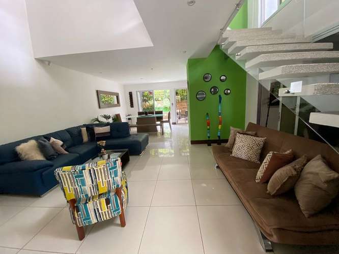 En Venta | Casa de 4 Habitaciones con Terraza en Condominio con Piscina – Santa Ana 23958 - Imagen 13