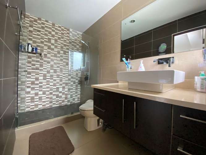 En Venta | Casa de 4 Habitaciones con Terraza en Condominio con Piscina – Santa Ana 23958 - Imagen 16