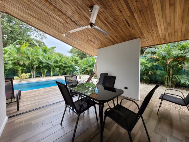 Casa de 3 Habitaciones en Alquiler – Comunidad Cerrada en Villarreal, Cerca de Tamarindo
