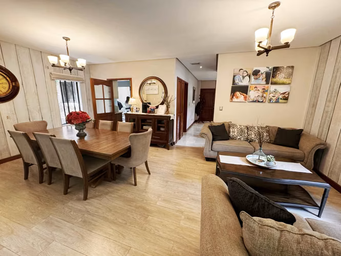 VENTA DE CASA EN SANTA ANA PUERTA DE HIERRO