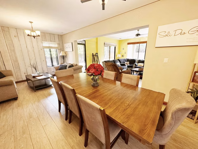 House FOR sale in Santa Ana in condominium puerta de hierro