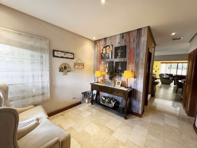 VENTA DE CASA EN SANTA ANA PUERTA DE HIERRO