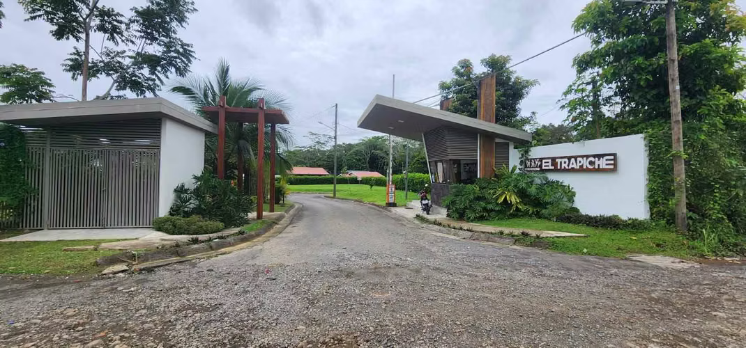 Lote con vistas al volcán Arenal, en Condominio El trapiche  Fortuna