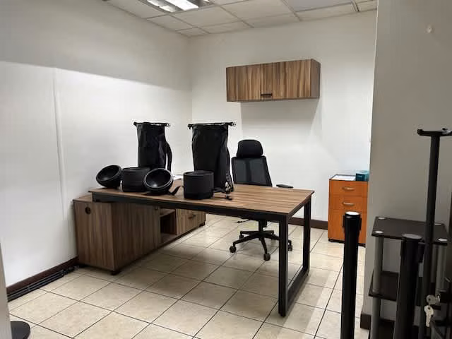 SE VENDE LOCAL – Plaza Rohrmoser | LCC-359