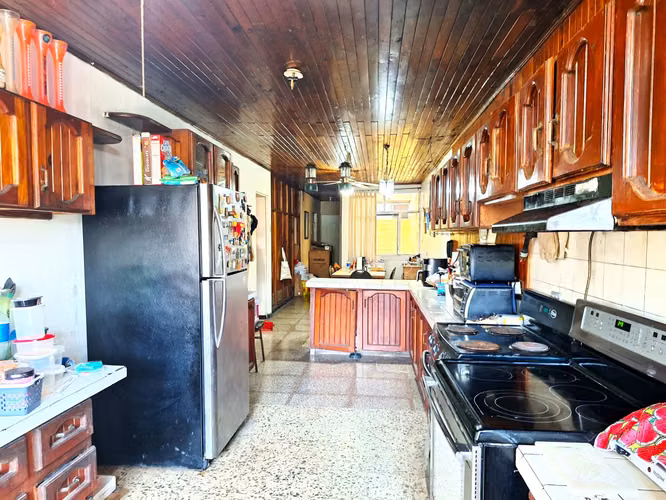 Oportunidad casa para remodelación en zona estratégica ( CB 1347 ). - Imagen 3