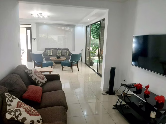 Venta de Casa en Condominio Catalano, Santa Ana