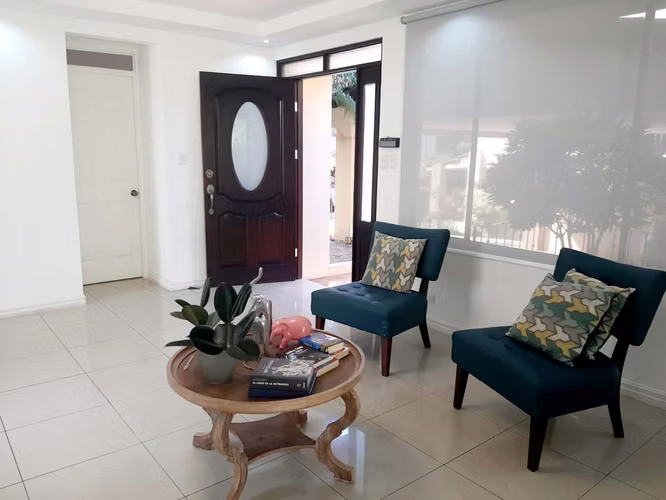 Venta de Casa en Condominio Catalano, Santa Ana