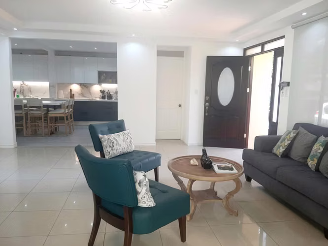 Venta de Casa en Condominio Catalano, Santa Ana
