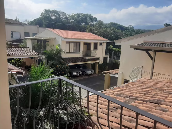 Venta de Casa en Condominio Catalano, Santa Ana