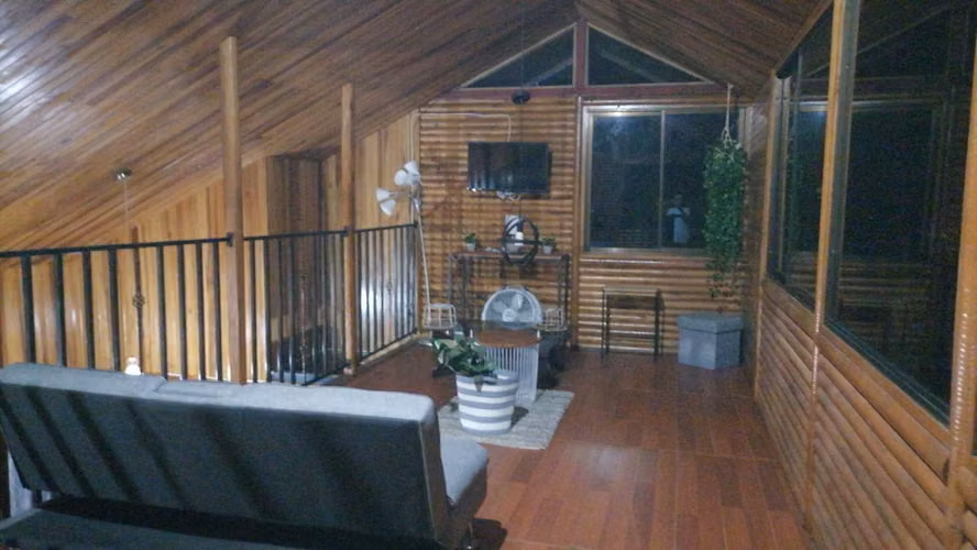 Casa Estilo Cabaña con Piscina y Terreno de 27.800 m² – Quebrada Honda, - Imagen 13