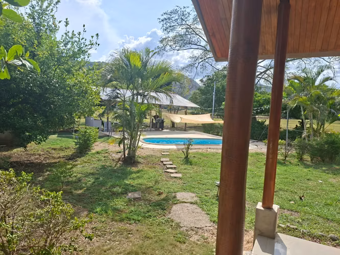 Casa Estilo Cabaña con Piscina y Terreno de 27.800 m² – Quebrada Honda, - Imagen 18
