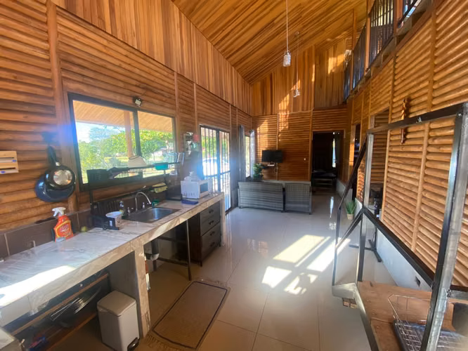 Casa Estilo Cabaña con Piscina y Terreno de 27.800 m² – Quebrada Honda, - Imagen 5